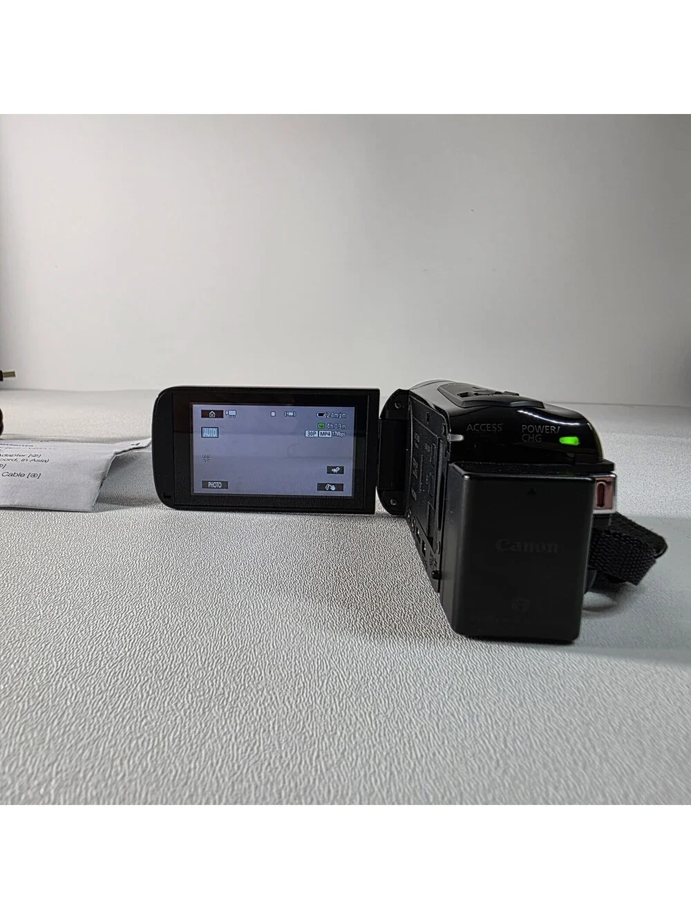 Canon Vixia HF R500 Video Camera Camcorder 32x Optical 57x IS Zoom BUNDLE